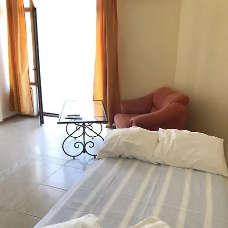 아파트 Apartment *